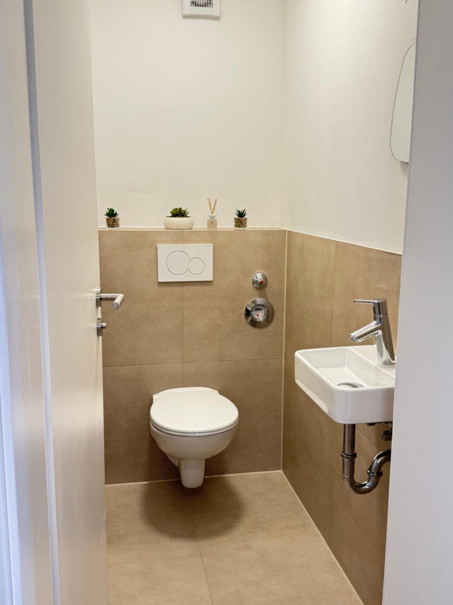 3 Zimmer Apartment, 90 Qm, Ruhig Und Zentrumsnah, Max 6 Pers, 15 Qm Balkon , Private Garage, Internet 1000 Mbit Sindelfingen Exterior foto